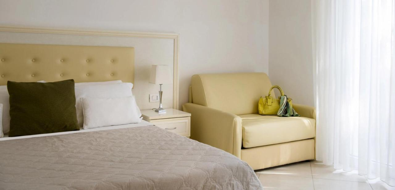 Residence Suite Smeraldo Riccione Eksteriør billede