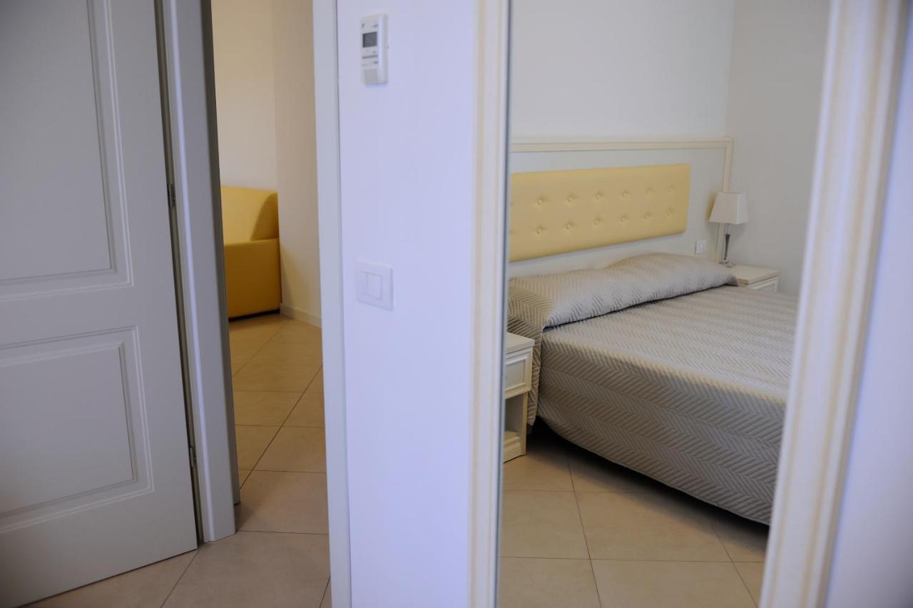 Residence Suite Smeraldo Riccione Eksteriør billede