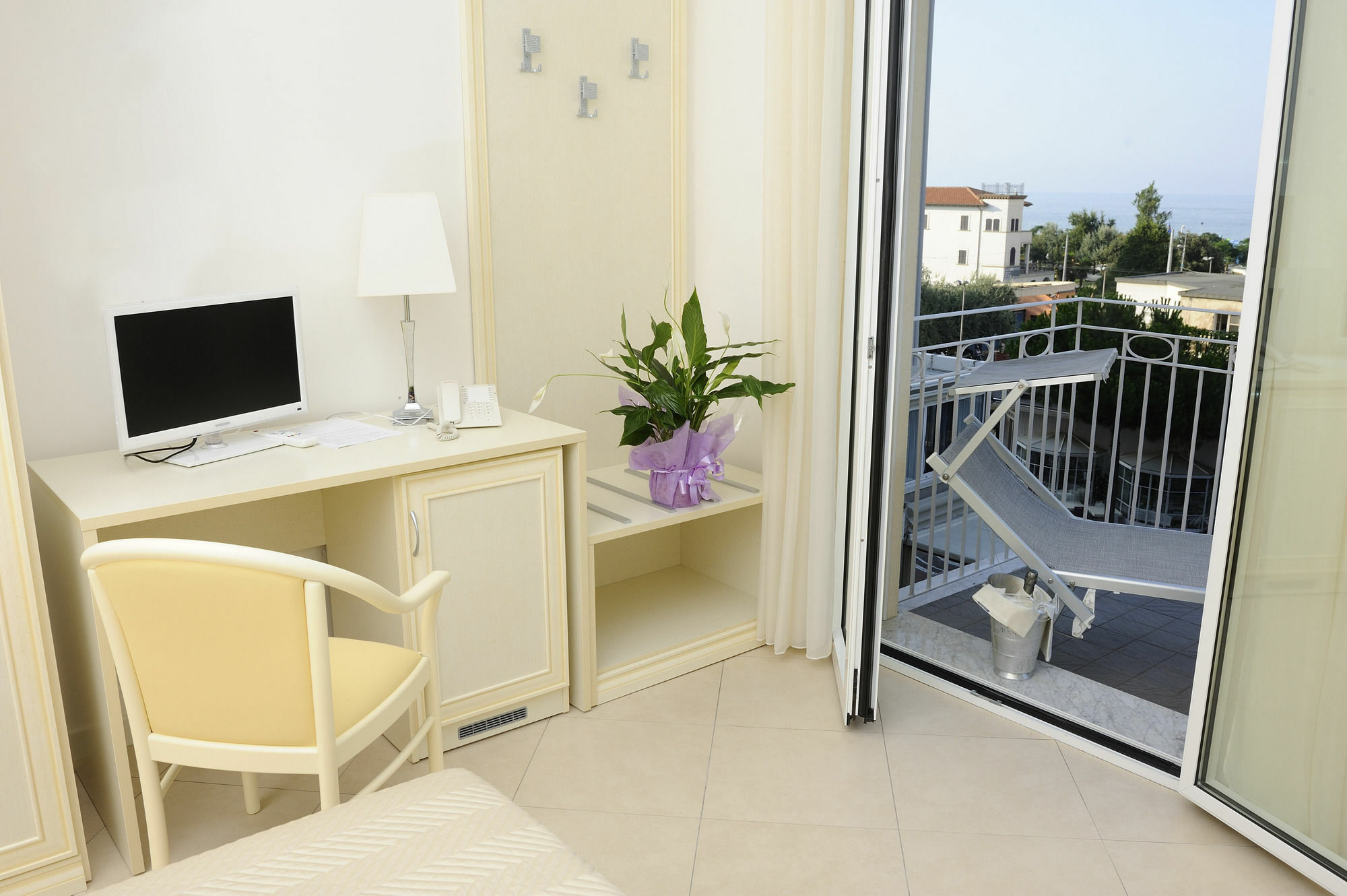Residence Suite Smeraldo Riccione Eksteriør billede