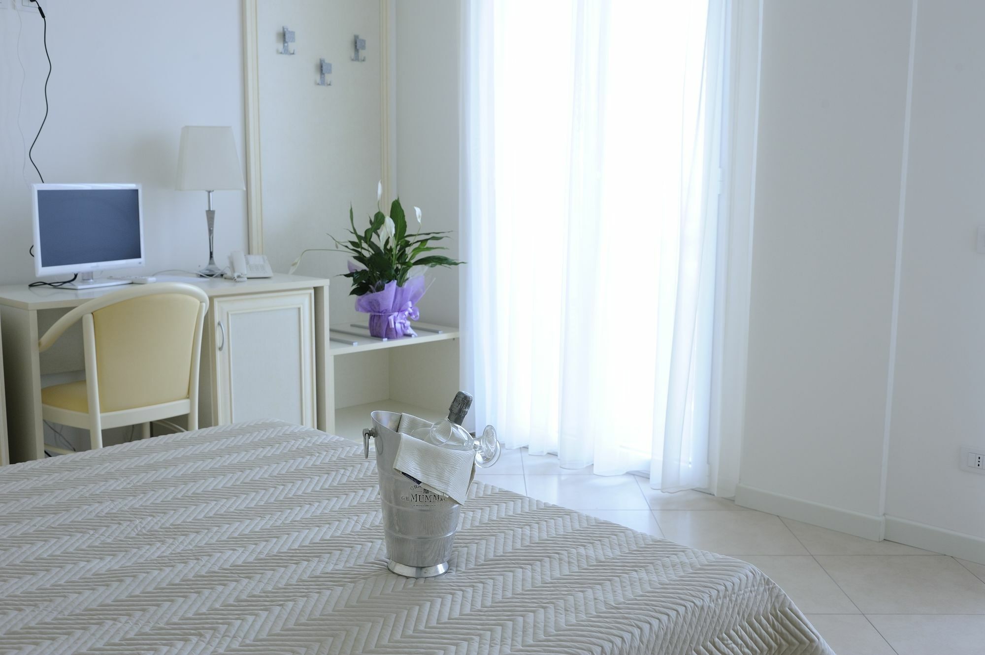 Residence Suite Smeraldo Riccione Eksteriør billede